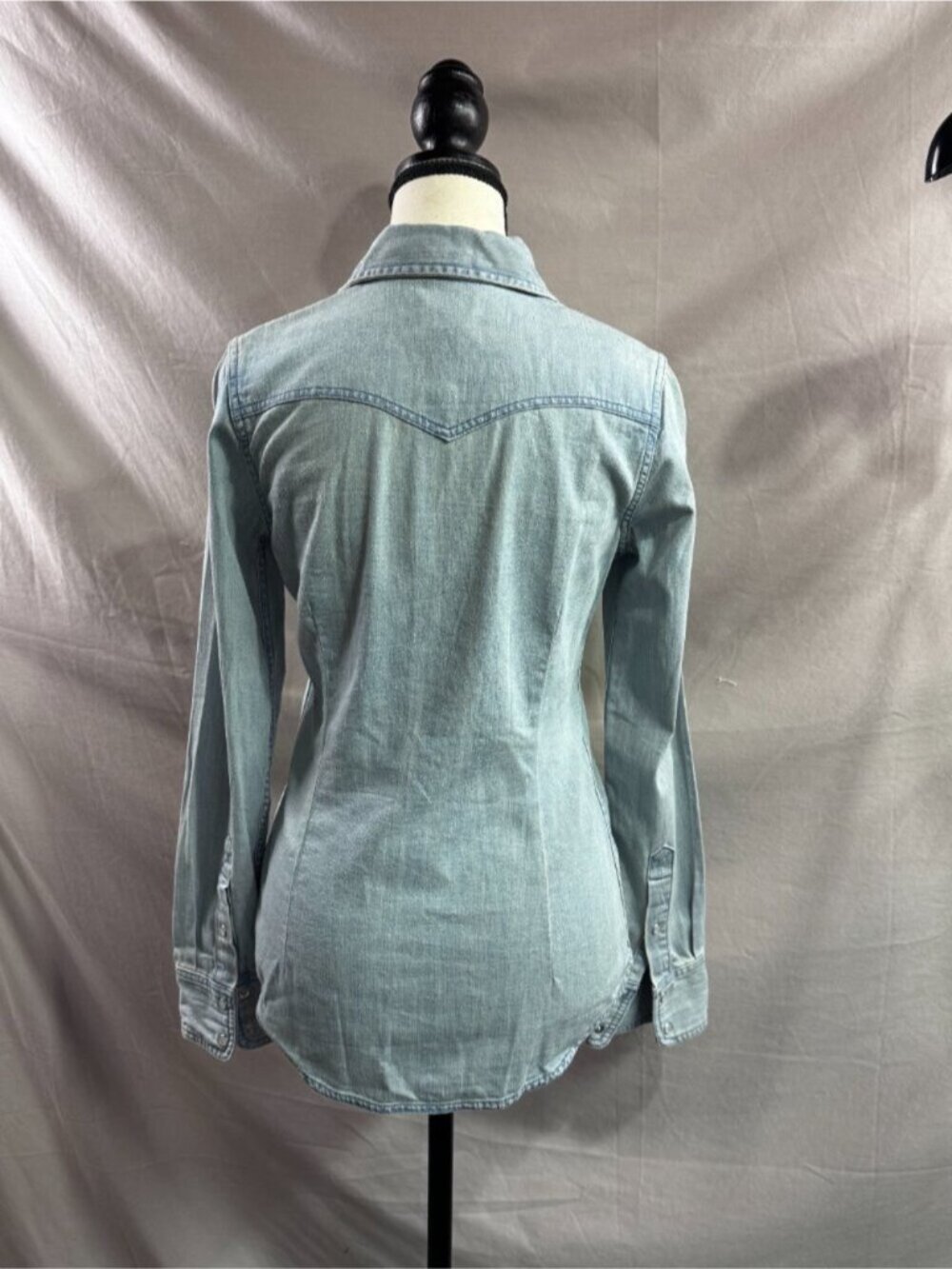 Levi's Embroidered Western Denim Shirt – Light Wash - Picture 6 of 6
